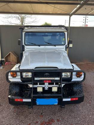 TOYOTA BANDEIRANTE 4.0 OJ50LV 4X4 TETO RIGIDO DIESEL 2P MANUAL TOYOTA BANDEIRANTE 4.0 OJ50LV 4X4 TETO RIGIDO DIESEL 2P MANUAL